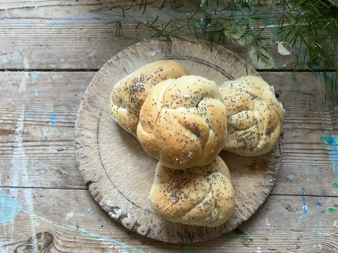 Breadmaking Workshop: Knotted Poppy-Seed Rolls
